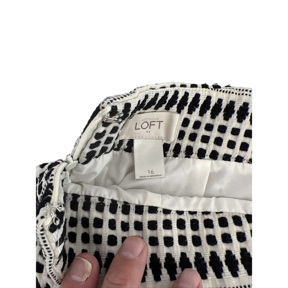 Loft Pencil Skirt Size 16 Knee Length Lined white Black Geometric - Picture 6 of 8